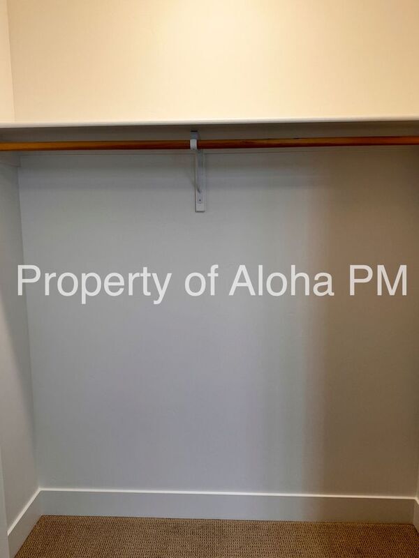 Building Photo - 366 E Presidio Ln