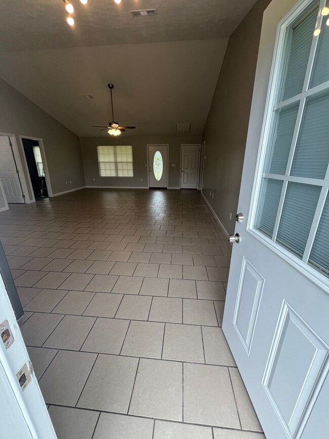 Building Photo - 1430 Avery Ln