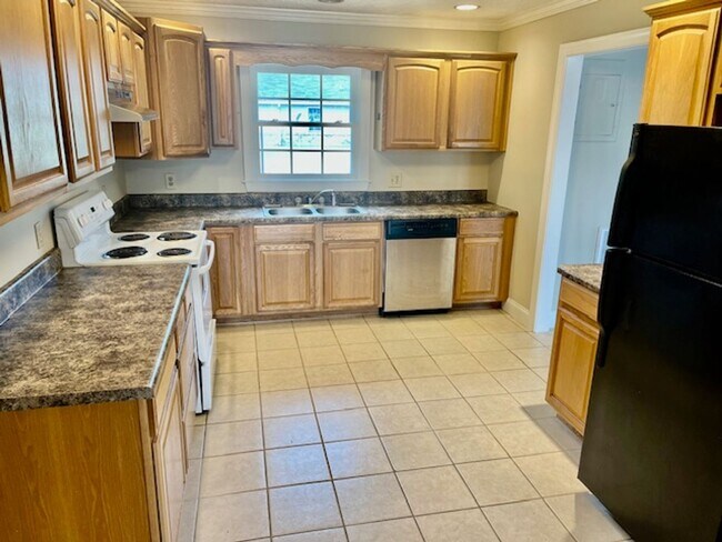 Building Photo - Hennon Dr #238