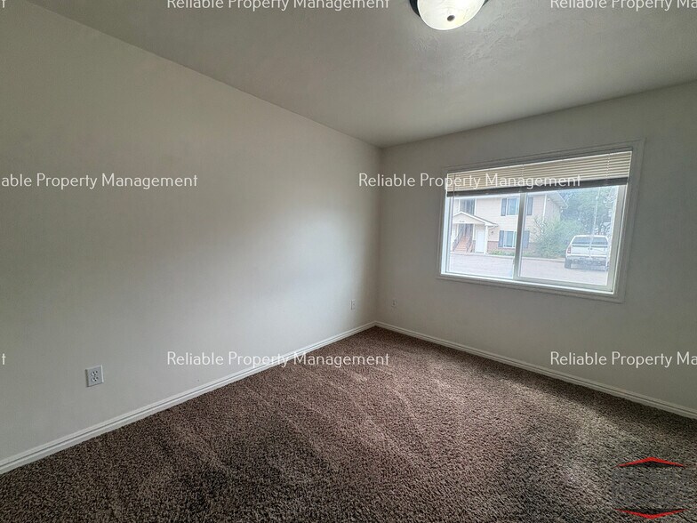 Building Photo - 3124 E Chasewood Dr