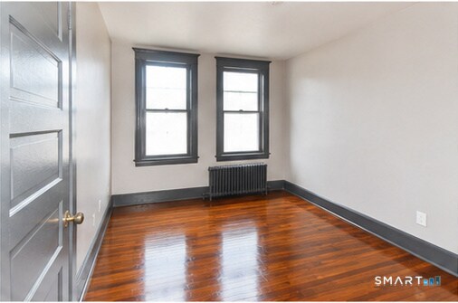 Building Photo - 2341 Barnum Ave