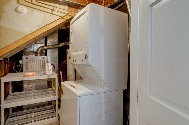 Building Photo - Updated 2BD, 1BA Half-Duplex in North Park...