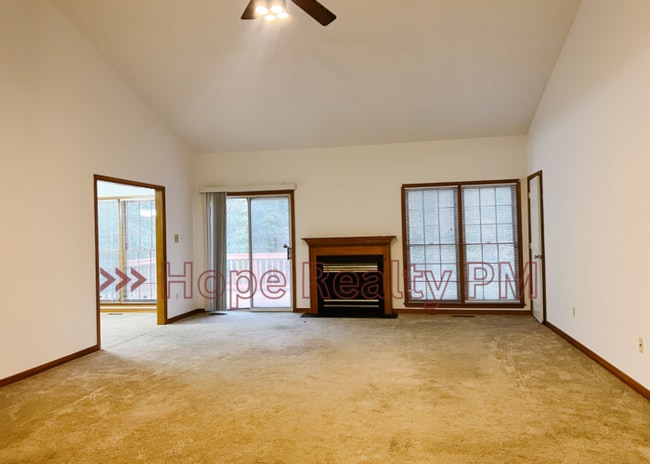 Building Photo - 5711 Meadowood Ln