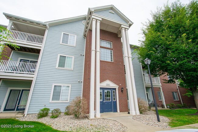 Building Photo - 2704 Bradford Commons Dr