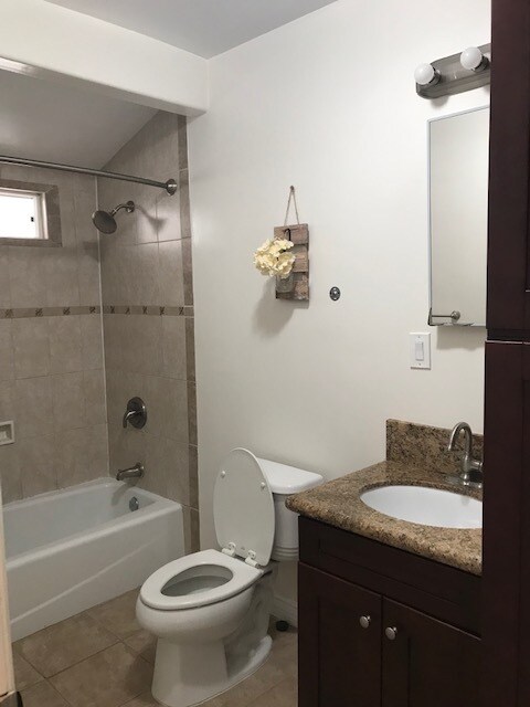 Building Photo - 367 Burchett St
