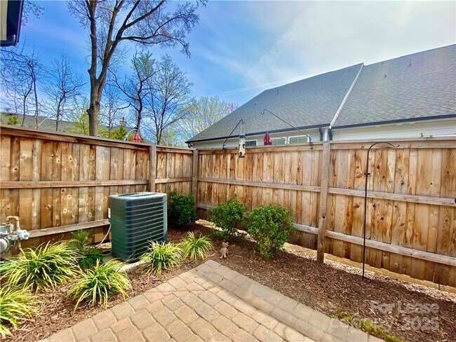Building Photo - 6509 Winterfell Ct