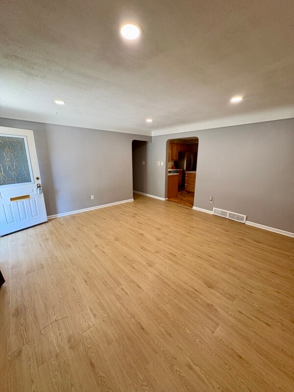 Building Photo - 2044 Arcola St
