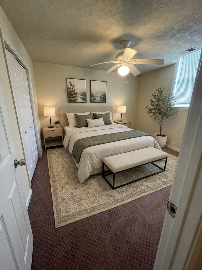 Building Photo - 5913-5913 Peco Ln