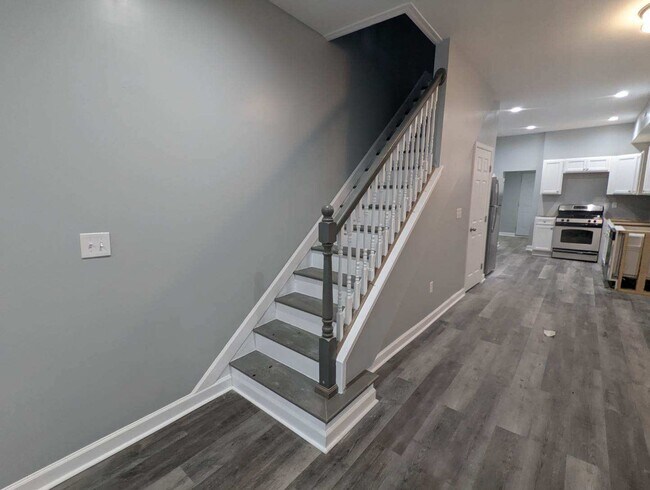 Building Photo - 2027 Wilkens Ave