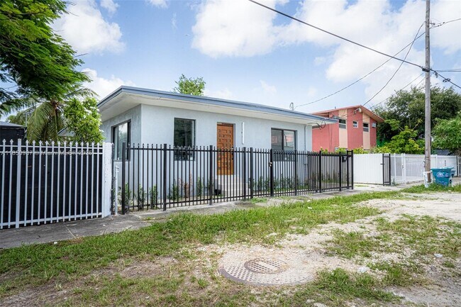 Building Photo - 666 NW 28th St