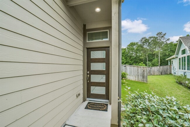 Building Photo - 323 N Spotted Fern Dr