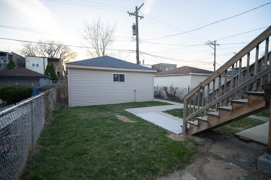 Building Photo - 7522 S Langley Ave