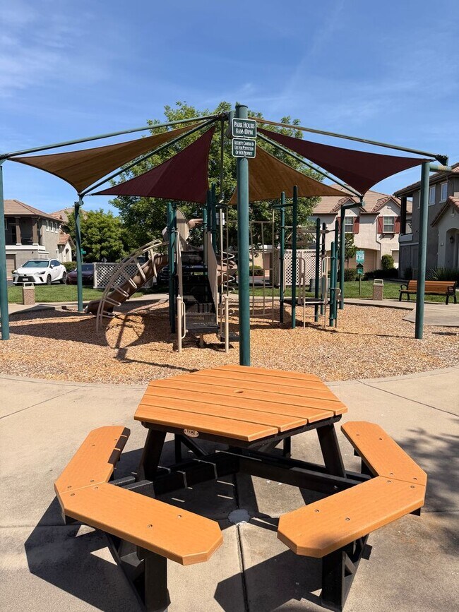 Building Photo - Coming Soon *** 3 Bedroom 2.5 Bathroom *** Rivage Folsom