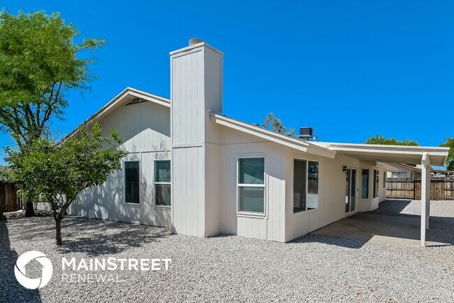 Building Photo - 1506 W Lama Dr
