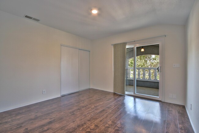 Building Photo - 546 Hamilton Ave