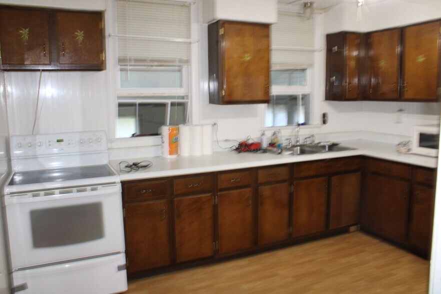 Building Photo - 1315 N George St