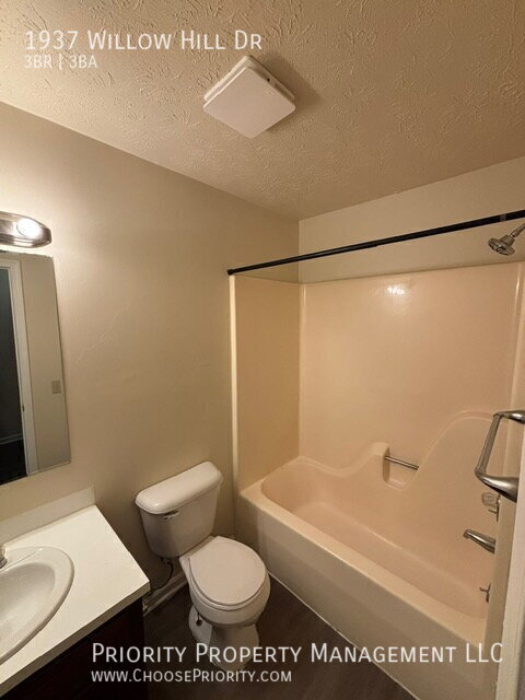 Building Photo - 1937 Willow Hill Dr