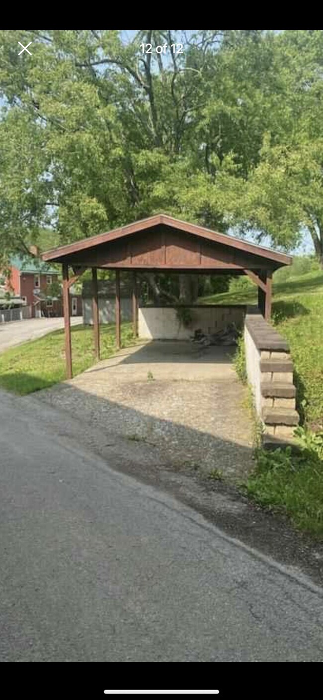 Building Photo - 268 perry Ave