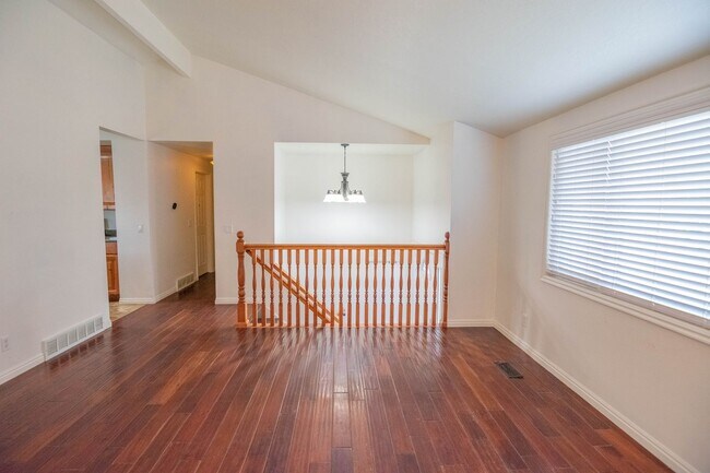 Building Photo - Charming 3-Bedroom Home with Spacious Fenced Yard in Prime Location