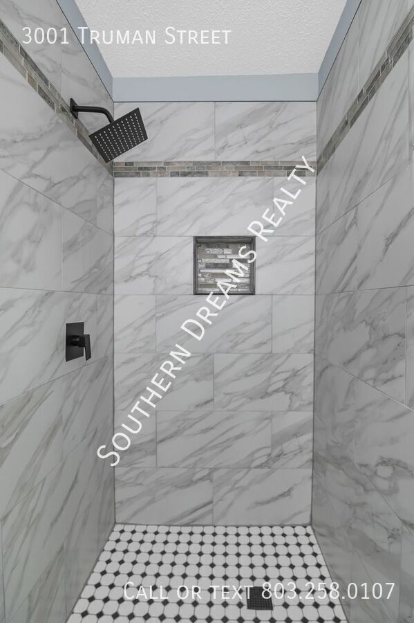 Building Photo - 3001 Truman St