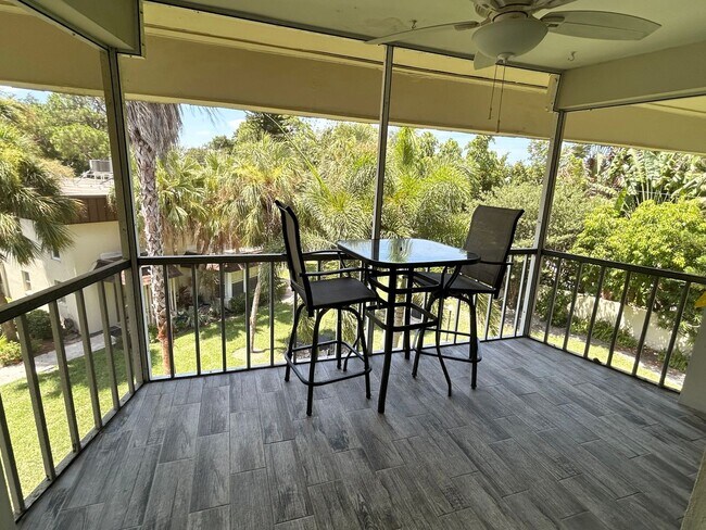 Building Photo - Updated 1 Bed/1.5 Bath Near the Beach! Great Amenities