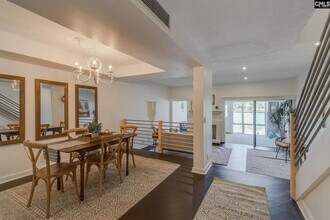 Building Photo - 8 Royalgate Dr