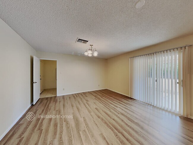 Building Photo - 4707 W Villa Maria Dr