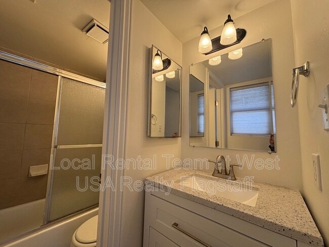 Building Photo - 3200 S Litzler Dr