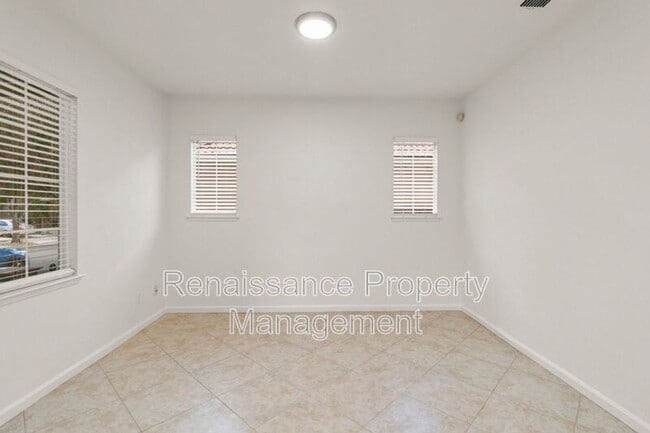 Building Photo - 288 W Fauna Ave