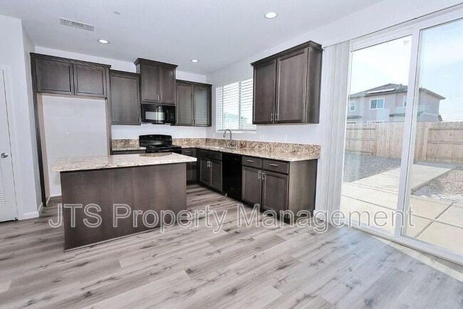 Building Photo - 5 Oak Manor Way