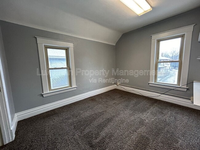 Building Photo - 1832 S Burdick St