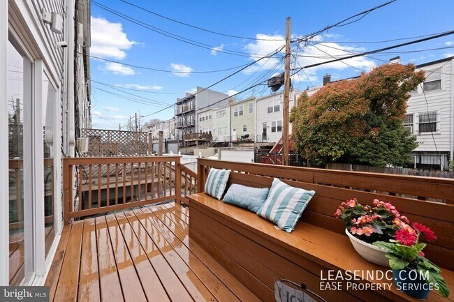 Building Photo - 1272 Oates St NE