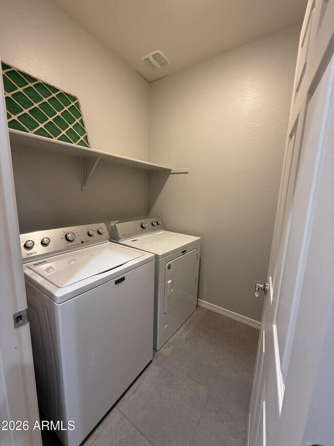 Building Photo - 1458 W Smoke Tree Ave