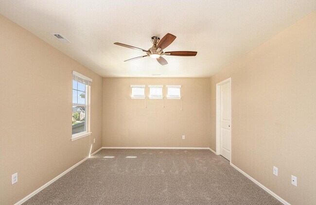 Building Photo - Beautiful 4 Bed 2.5 Bath with 2 Car Garage Home with Fenced Backyard in High Point at DIA!