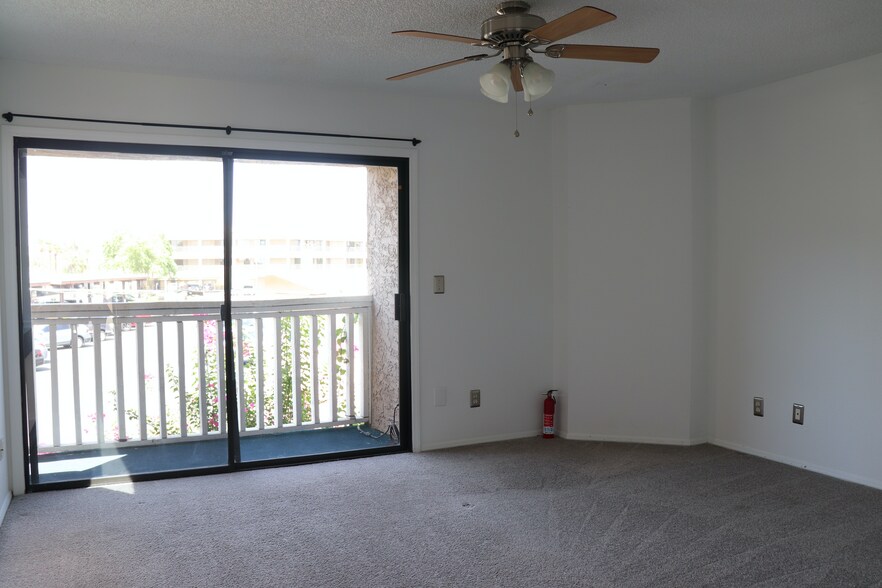 master bedroom - 3030 N Hayden Rd