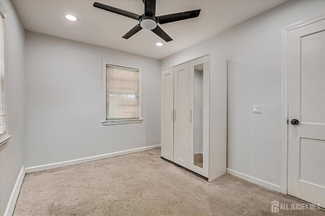 Building Photo - 14 Linden St