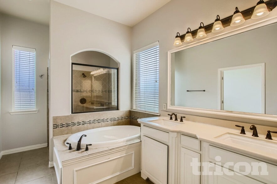 Building Photo - 396 Florence Dr