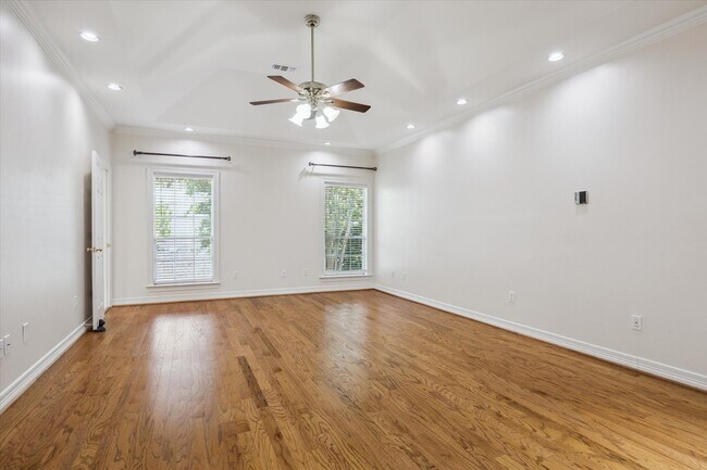 Building Photo - 5308 Hidalgo St