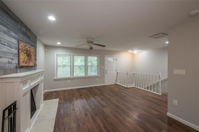 Building Photo - 257 Barfield Ave SW