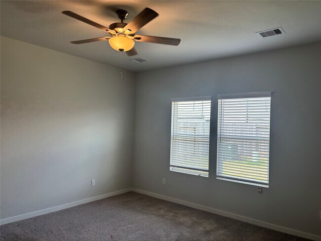 Building Photo - 5735 Blue Grama Dr