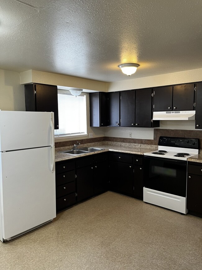 Primary Photo - Duplex unit East Nampa near NNU and Downtown!