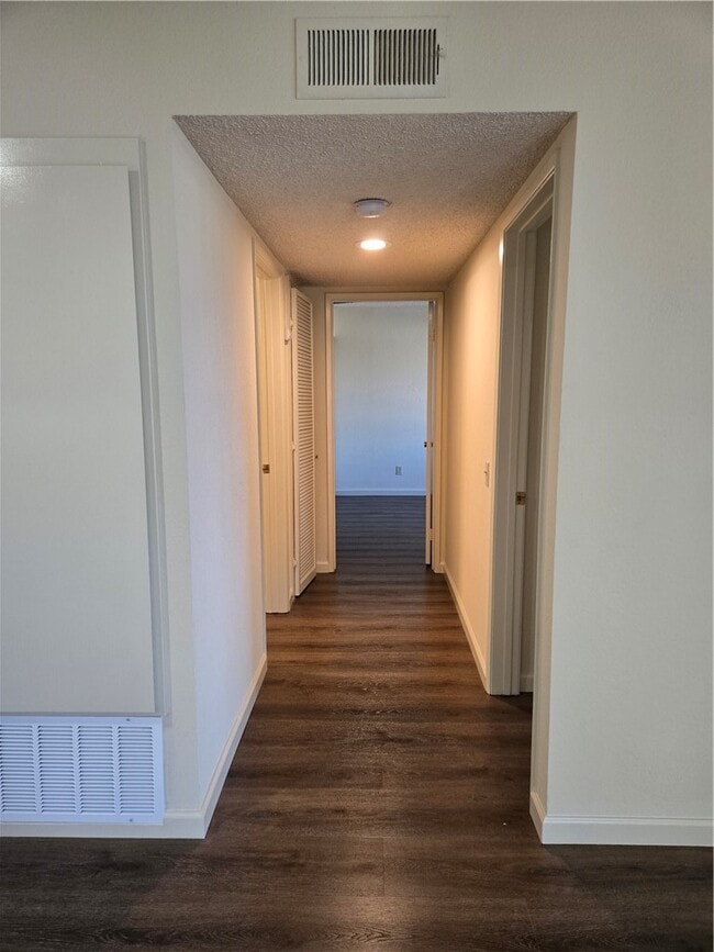 Building Photo - 2624 W Porter Ave