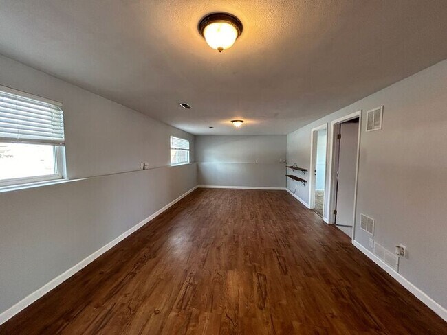 Building Photo - 6615 Brook Forest Dr