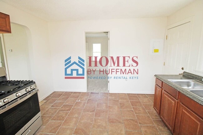 Building Photo - Westside | Two Bedroom House | Updated