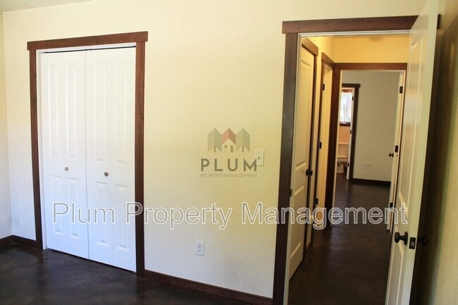 Building Photo - 1405 N Dickens St