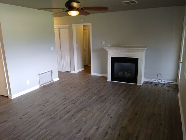 Building Photo - 123 Blank Rd