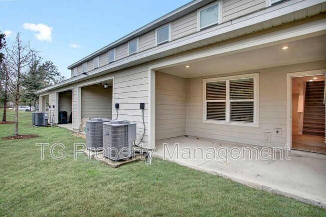 Building Photo - 5958 Creekside Crossing Dr
