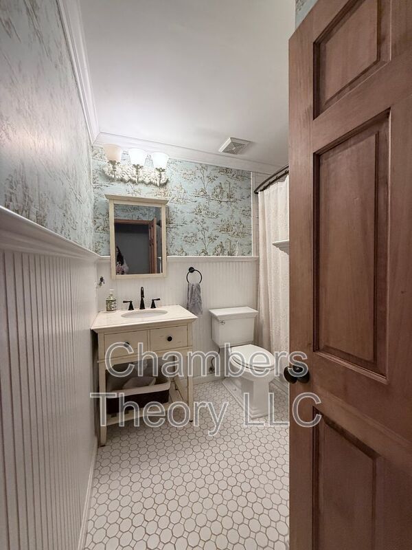 Building Photo - 16 Honeybee Ave