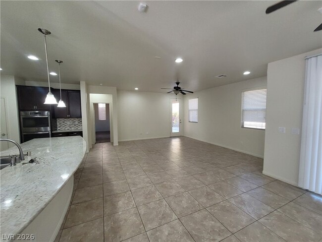 Building Photo - 5564 Bethany Bend Dr