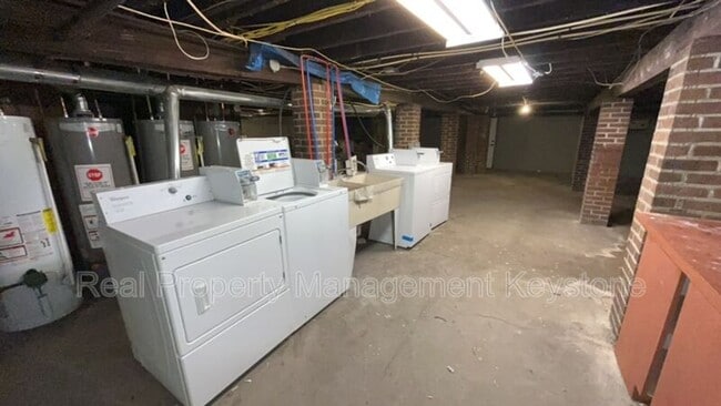 Building Photo - 1247 Chartiers Ave